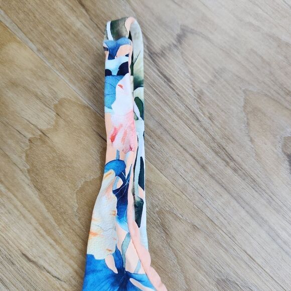 🔹️NWT TiniBikini Tropical Floral Print Beaded Crisscross Bikini Top Large - Picture 3 of 8